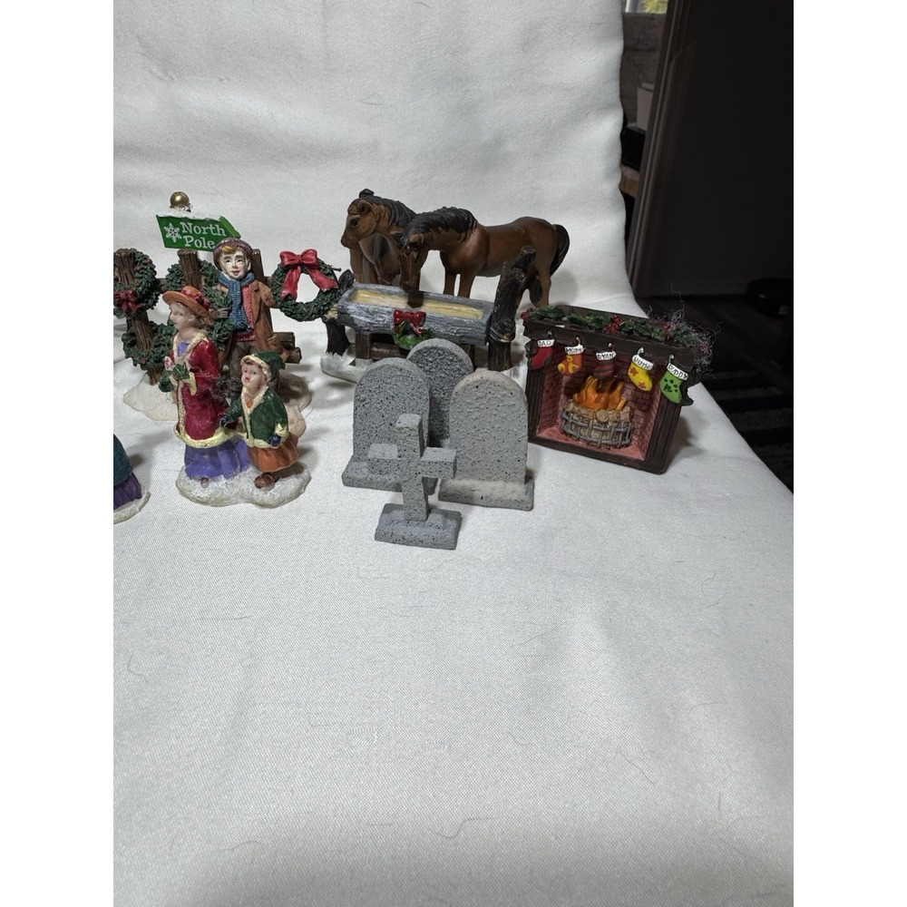 Large Vintage Christmas Village Accessories Lot 30 Pieces People Animals & More! - Picture 9 of 16